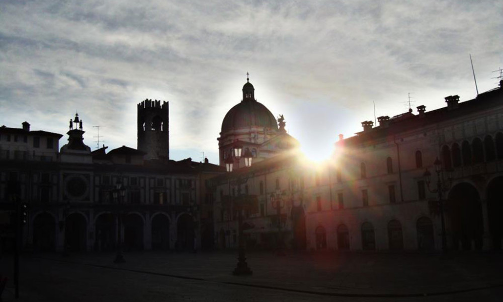 prima-alba-del-2013-in-piazza-loggia